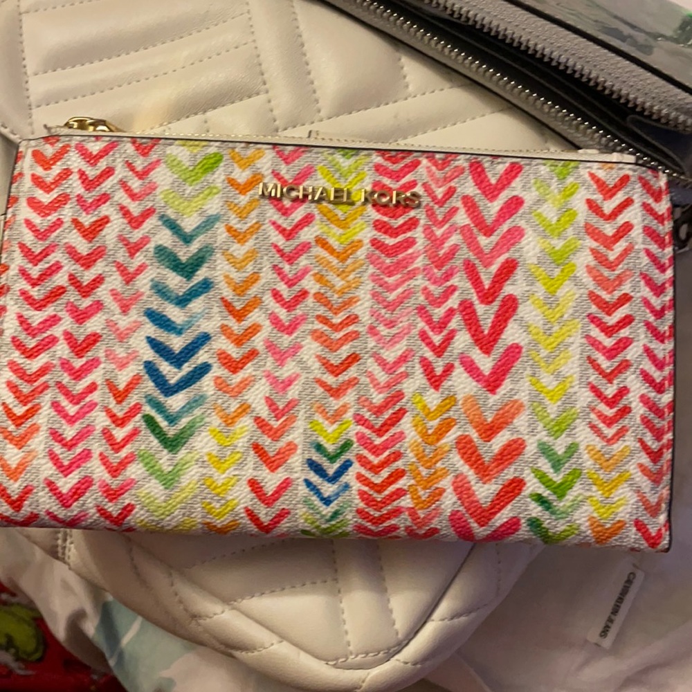 Michael kors wallet super cute